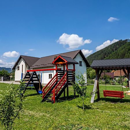 Pojorîta Casa Iuliaヴィラ エクステリア 写真